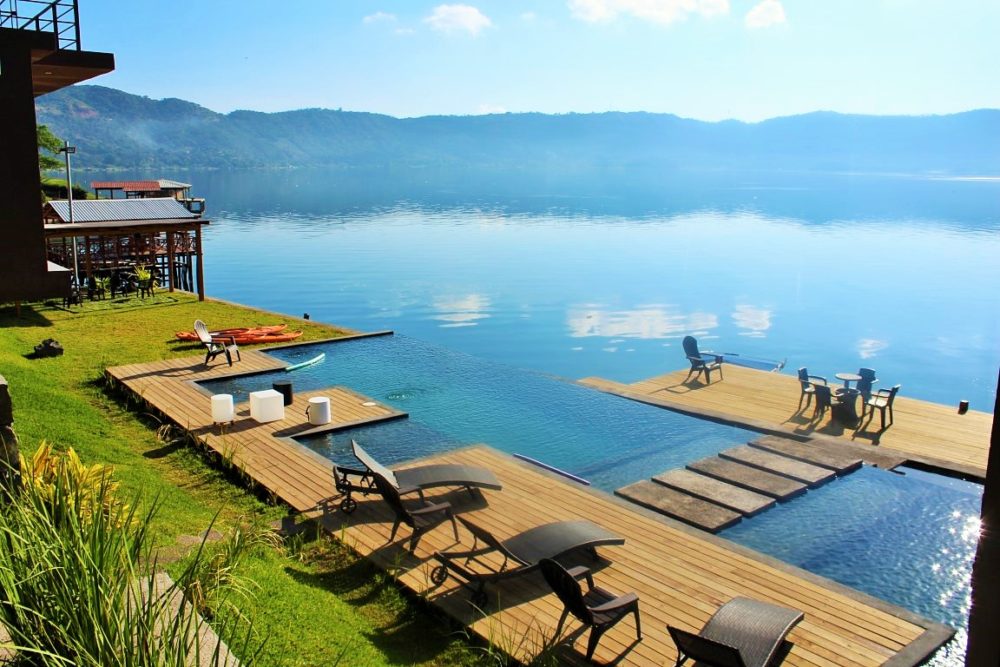 Hotel Cardedeu Lago de Coatepeque - image 2