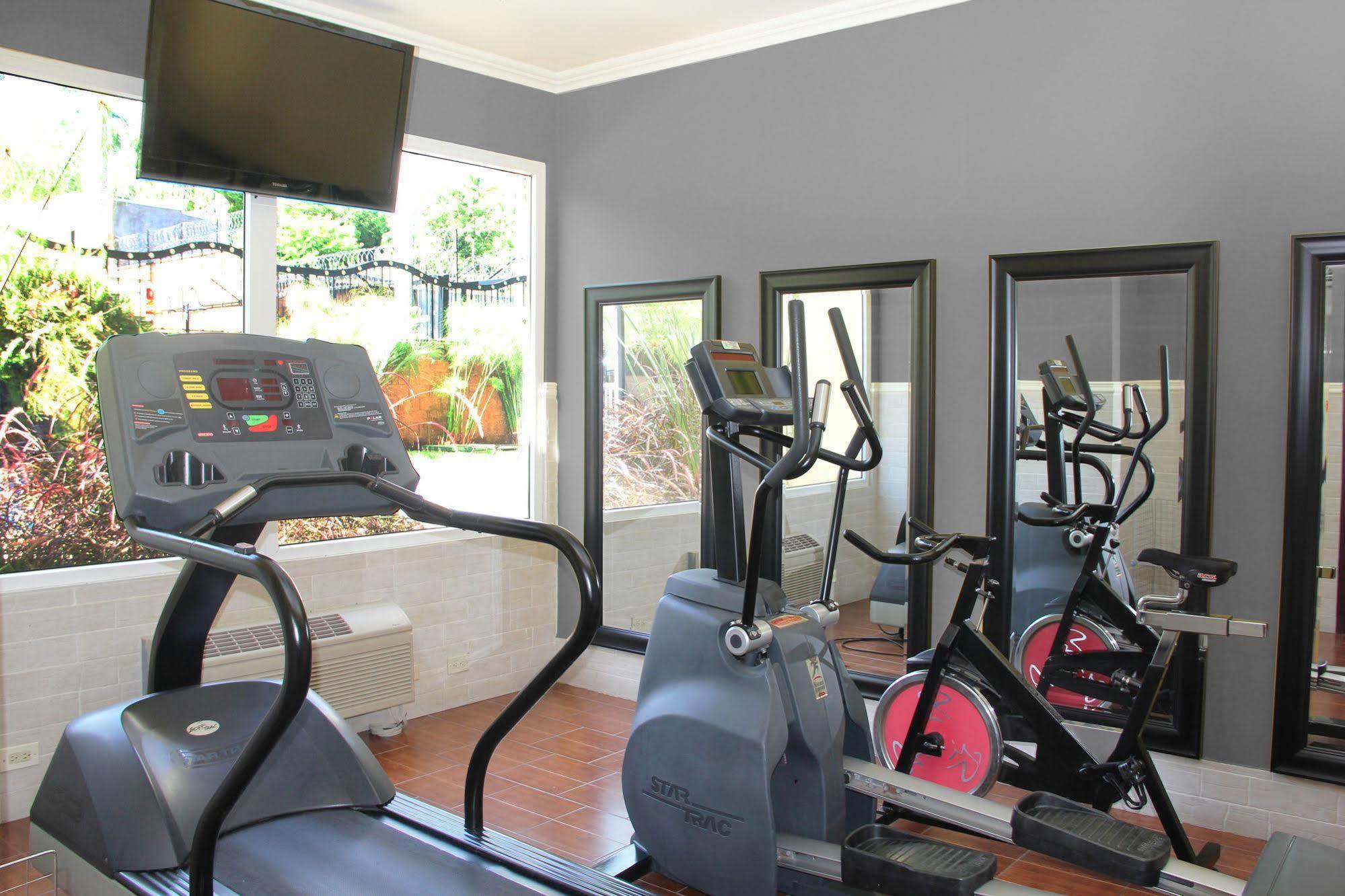 Hotel Beverly Hills - image 3